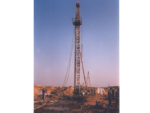 普通水井牙輪旋轉(zhuǎn)鉆進施工現(xiàn)場